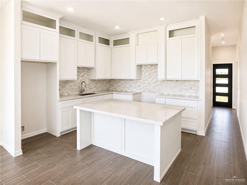 Photo 4 of 2322 Thornton Avenue