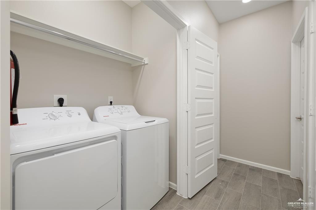 Photo 17 of 2704 Harrison Avenue #4