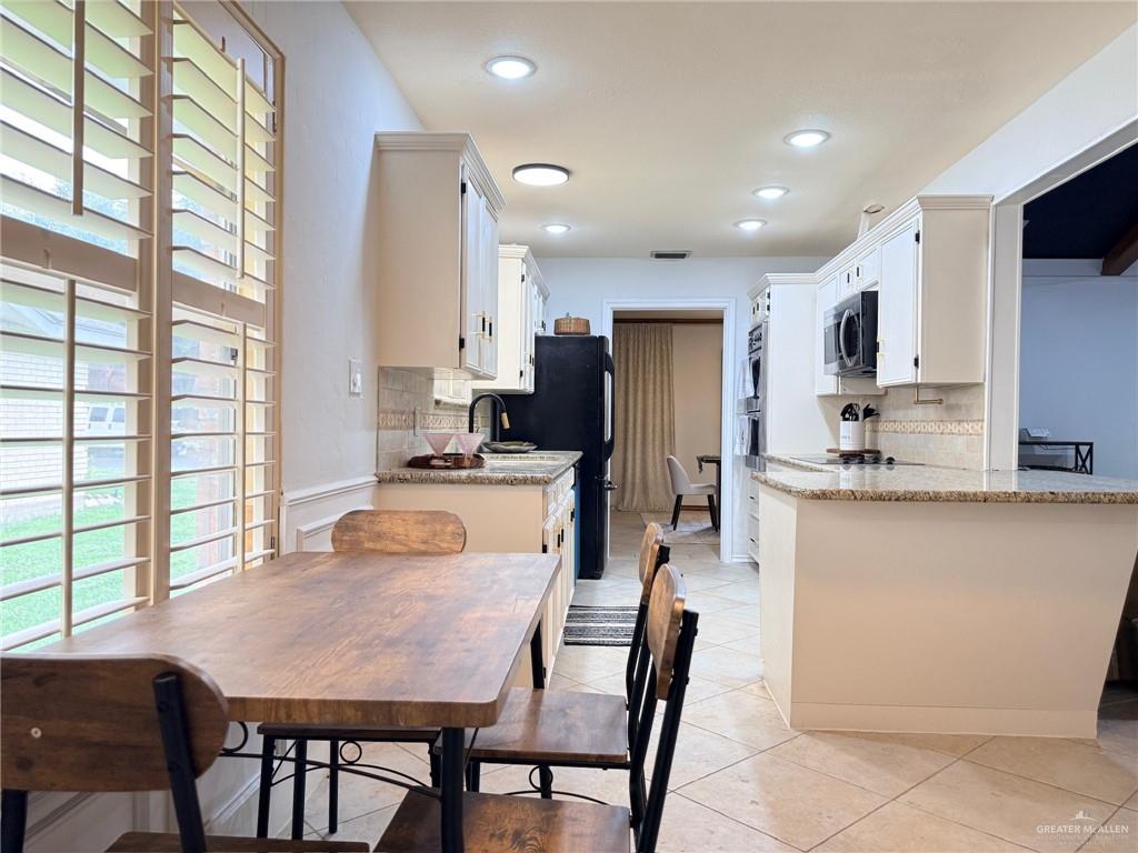 Photo 6 of 131 Hibiscus Avenue