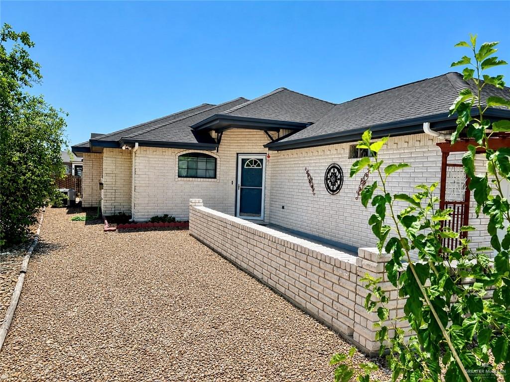 Photo 1 of 1006 Lake View Drive, Mission