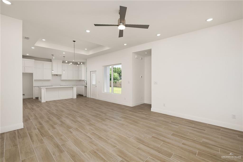 Photo 4 of 1112 Acacia Drive
