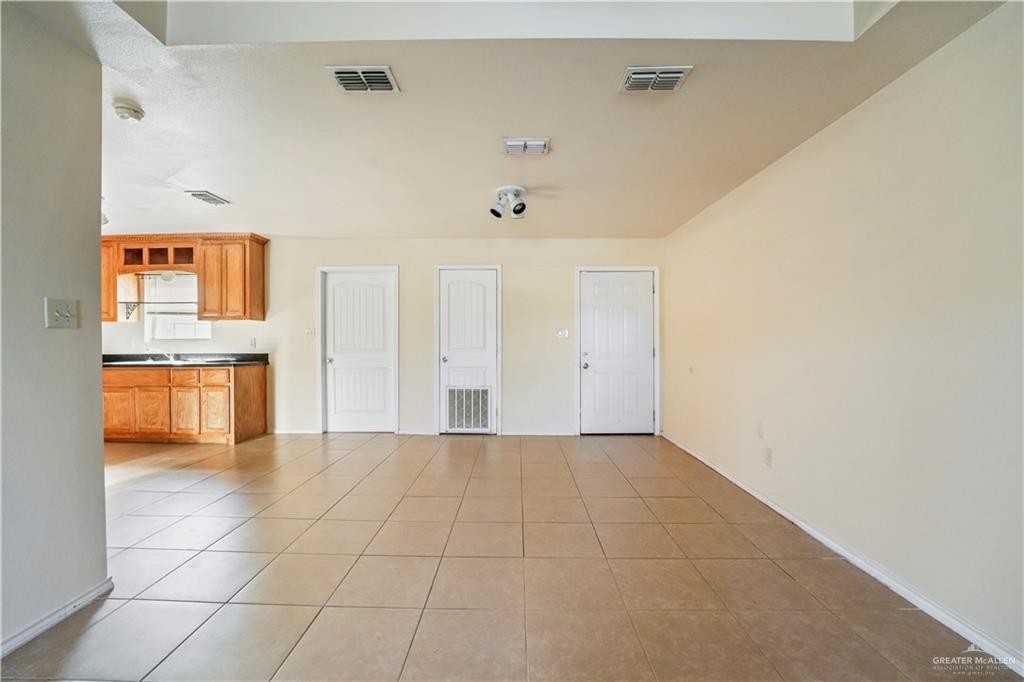 Photo 5 of 907 Veterans Boulevard