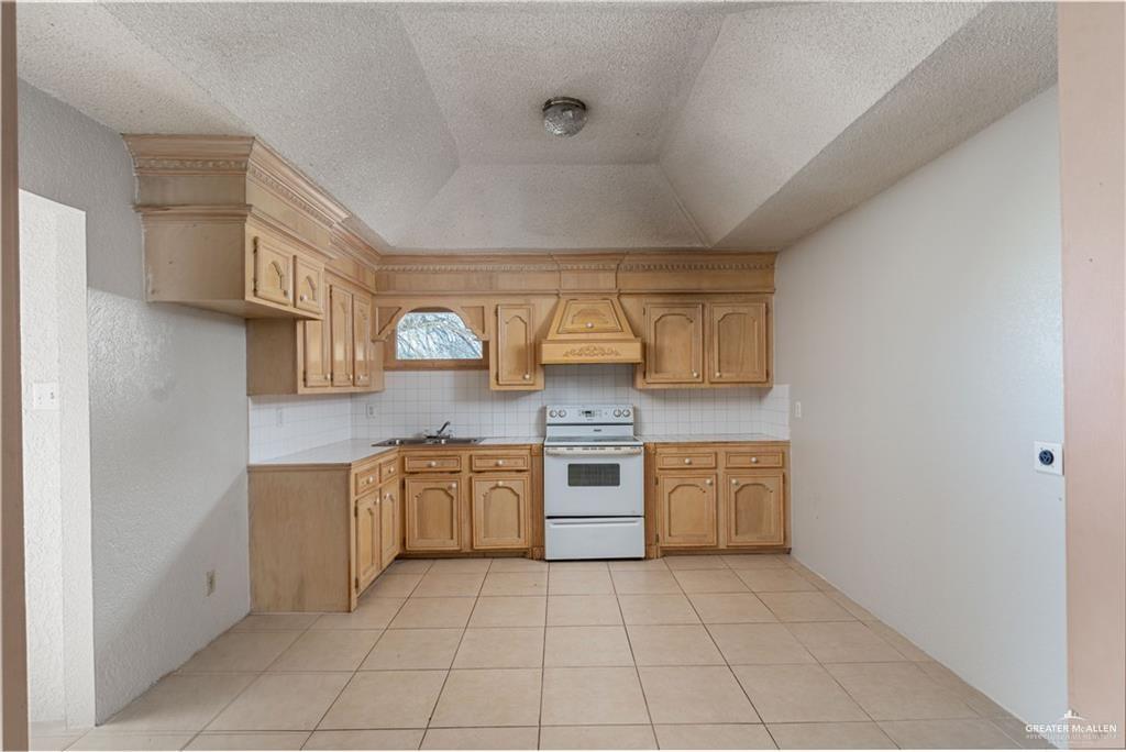 Photo 5 of 933 4th Street