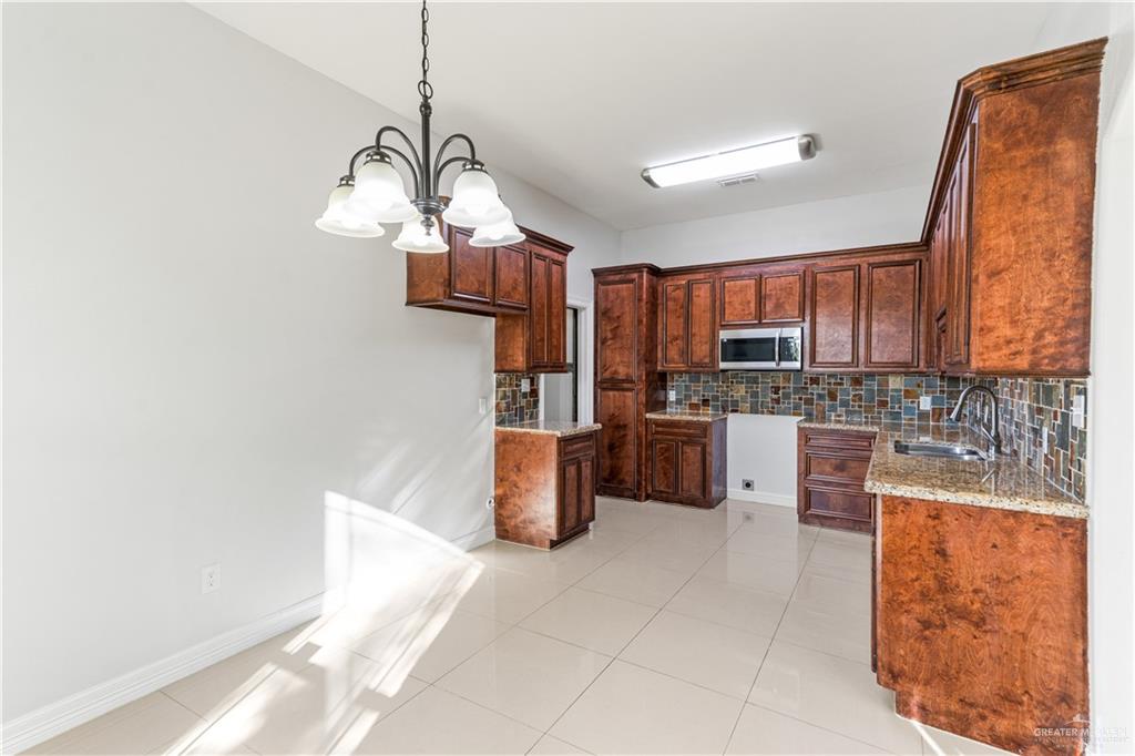 Photo 10 of 206 Rosa Priego Street