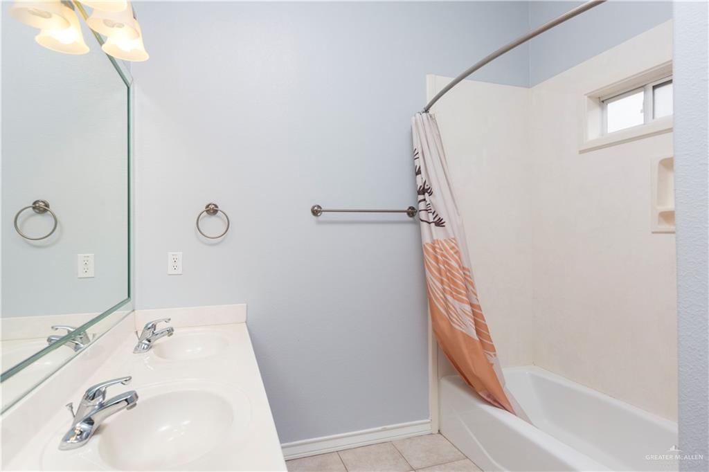 Photo 9 of 708 Excalibur Street