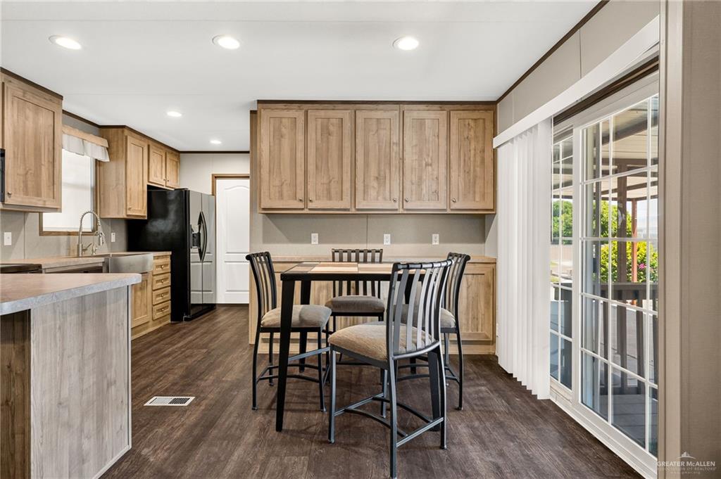 Photo 5 of 2100 Bracey Street