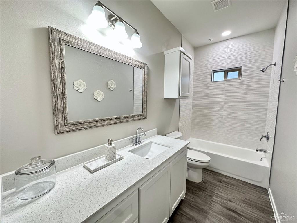 Photo 11 of 1205 Shavano Drive