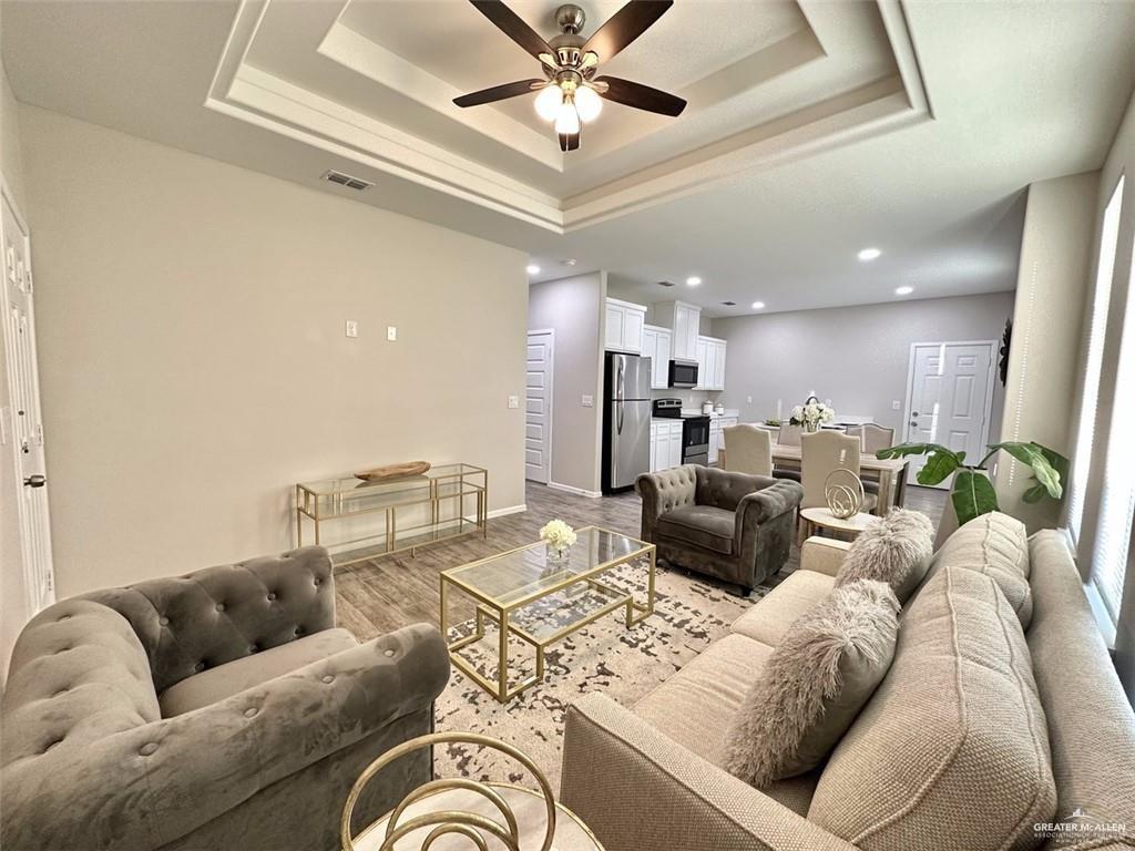 Photo 4 of 1205 Shavano Drive