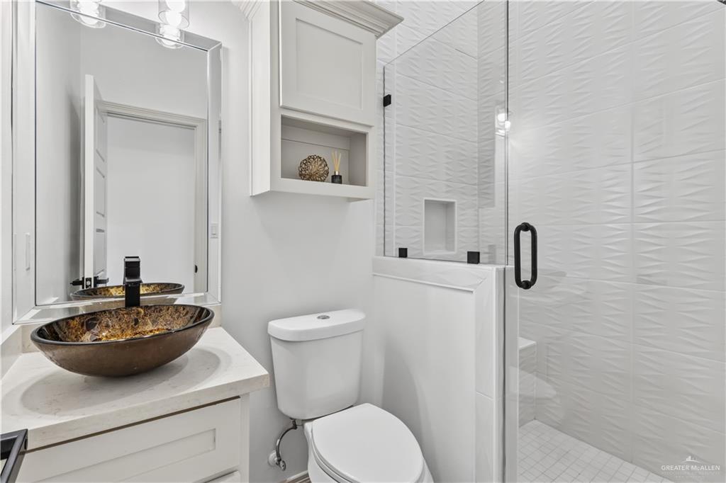 Photo 10 of 2915 Arboledas Drive