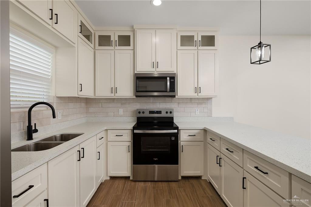 Photo 3 of 1413 Vine Avenue