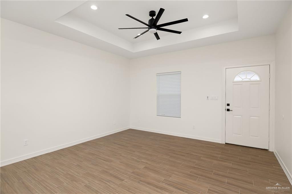 Photo 9 of 1413 Vine Avenue