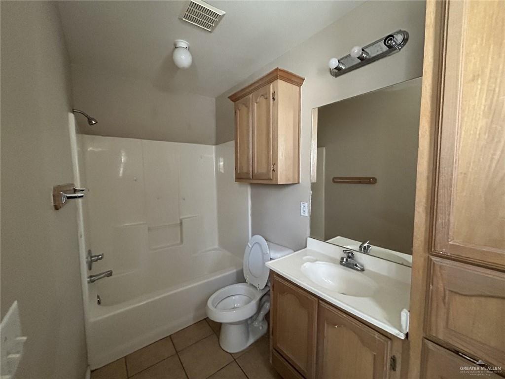 Photo 9 of 2508 Toledo Avenue #3
