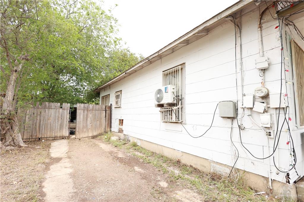 Photo 11 of 1027 Recio Street