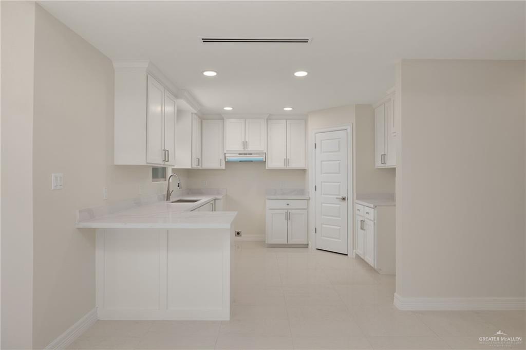 Photo 5 of 811 Guadalupe Drive