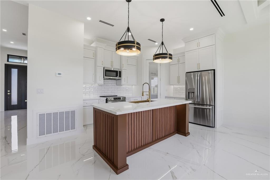 Photo 7 of 2325 Gaytan Avenue