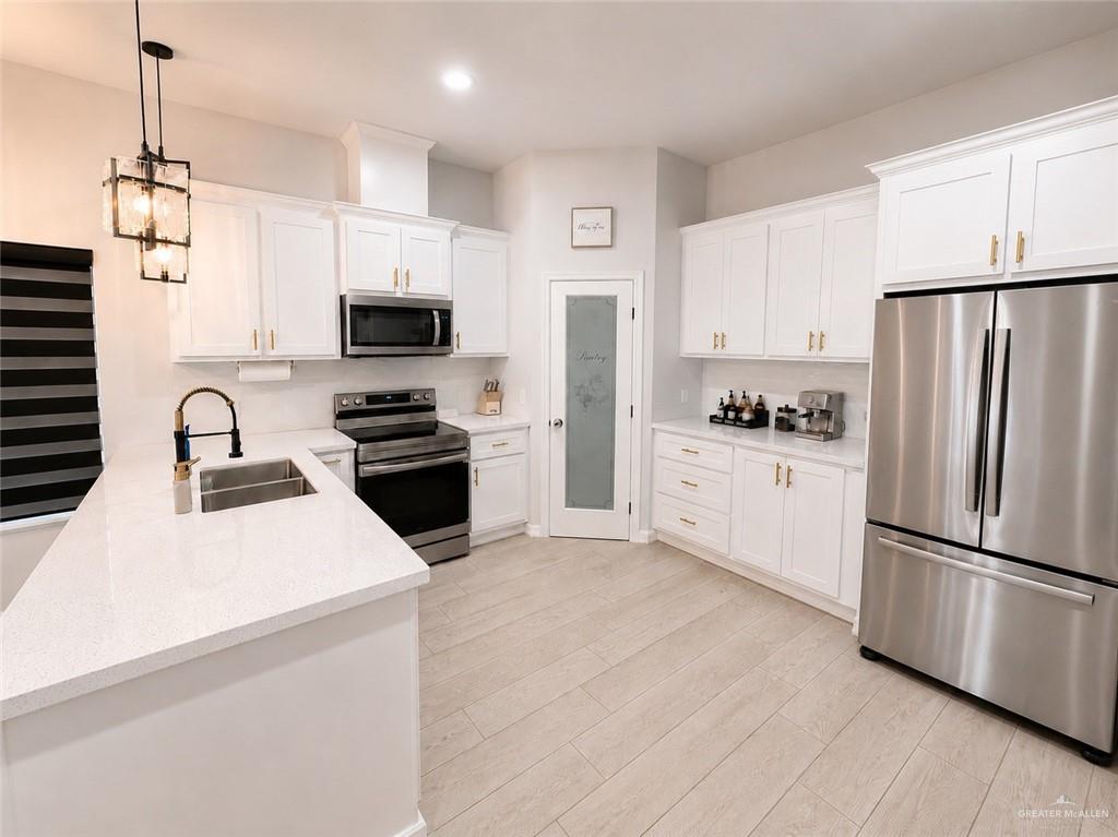 Photo 8 of 3505 Diamondhead Avenue