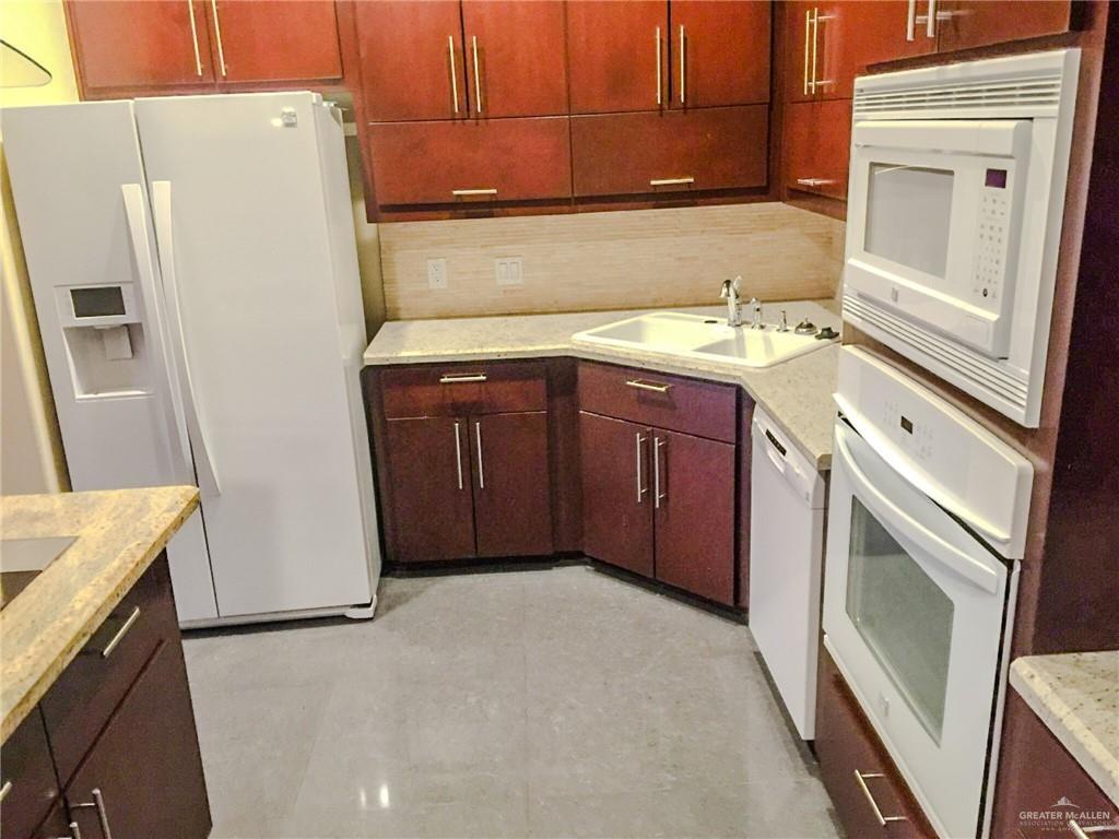 Photo 12 of 1304 Pineridge Avenue #3