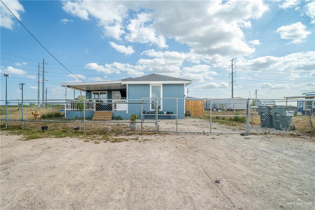 Photo 1 of 211 Felicidad Avenue, Donna