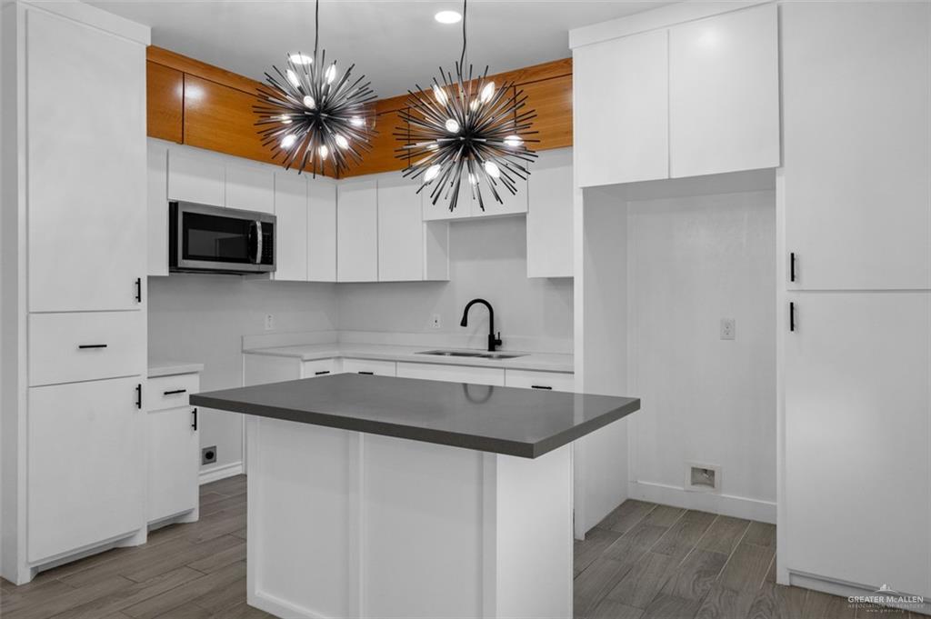 Photo 5 of 2412 San Pascual Street