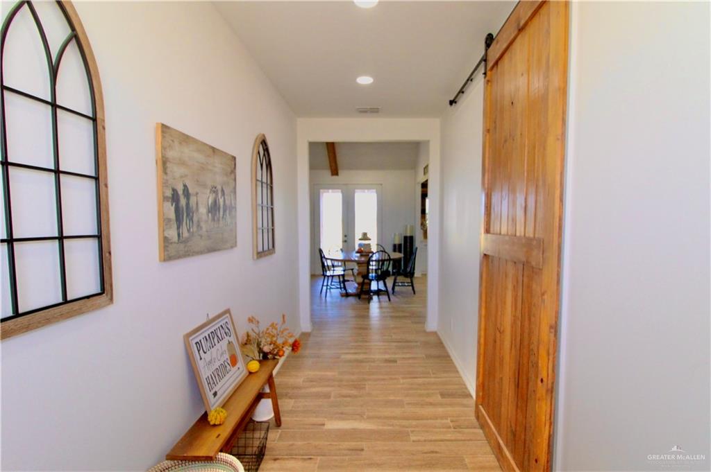 Photo 3 of 519 Esperanza Street