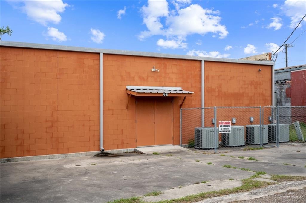 Photo 14 of 221 Kleberg Avenue