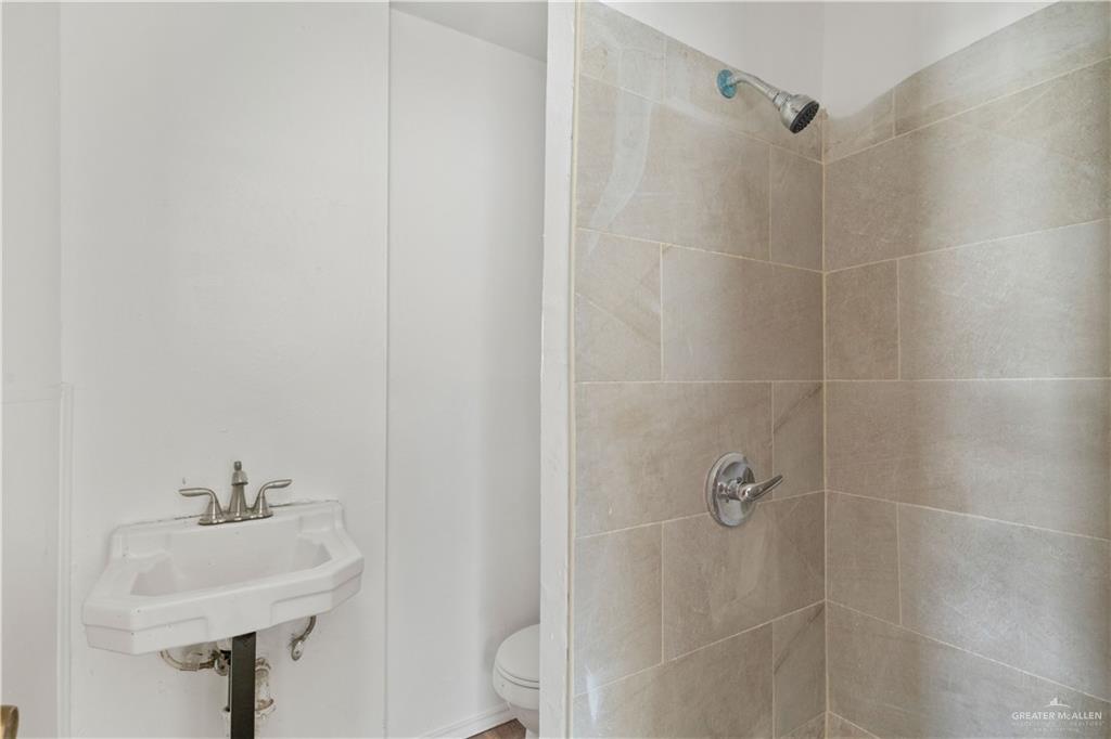 Photo 10 of 733 Esperanza Street