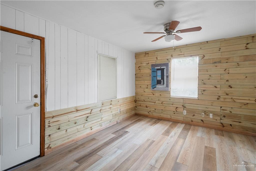 Photo 8 of 733 Esperanza Street