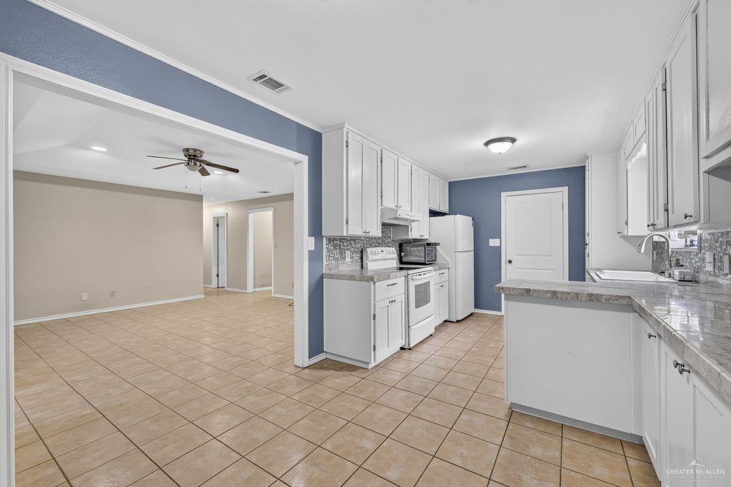 Photo 6 of 3101 Goldcrest Avenue