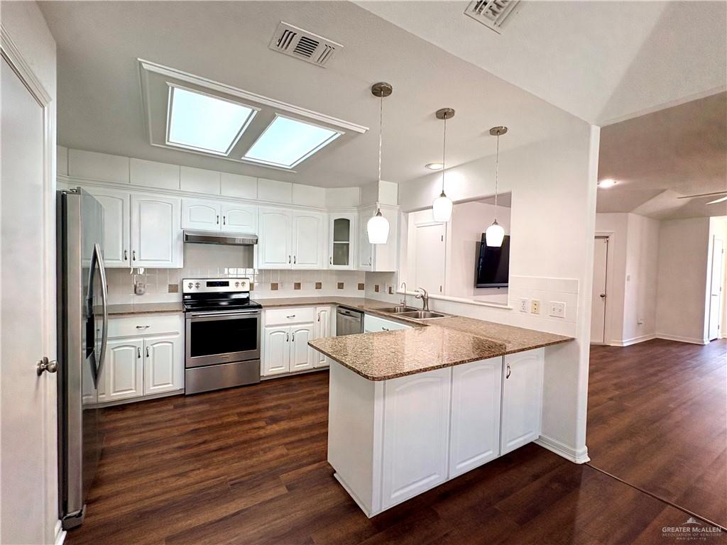 Photo 16 of 103 Saturn Street