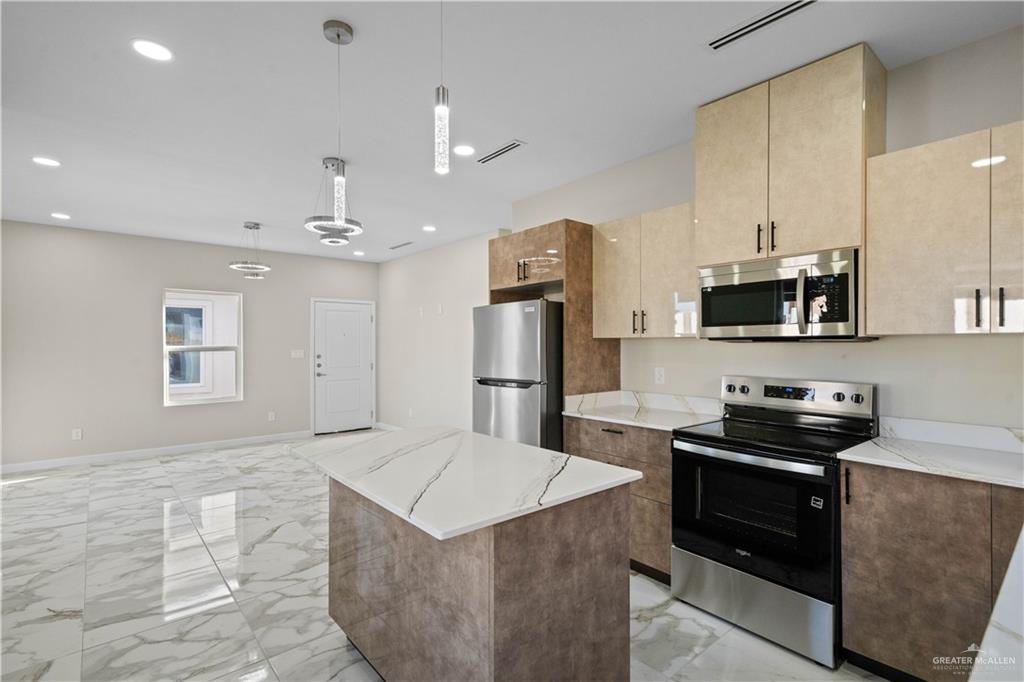 Photo 6 of 405 Onyx Avenue #4