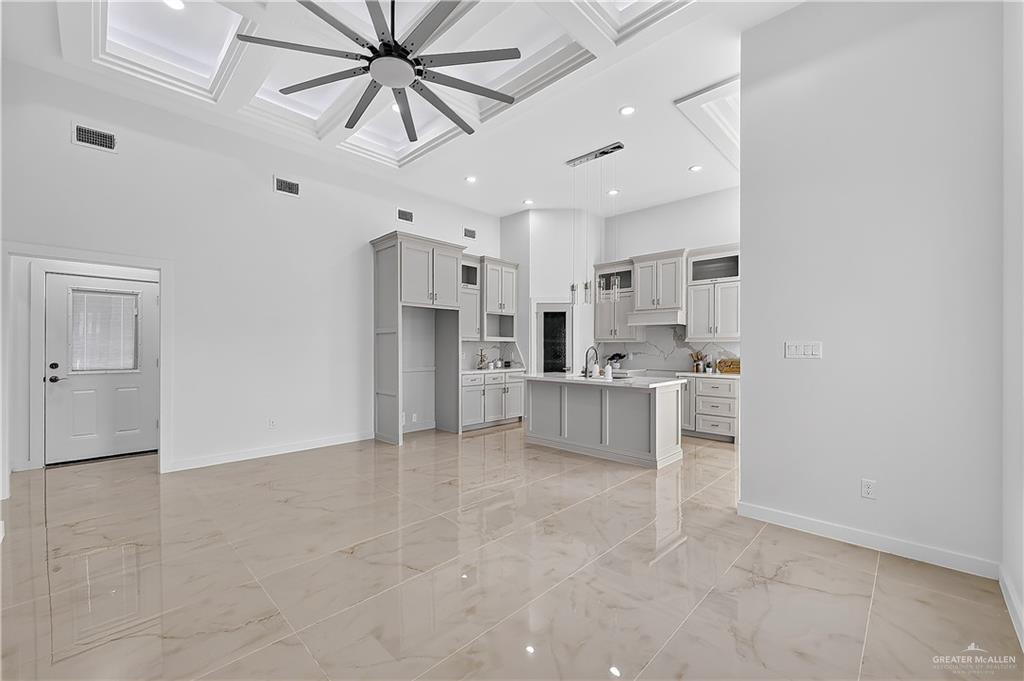 Photo 3 of 1001 Falcon Avenue