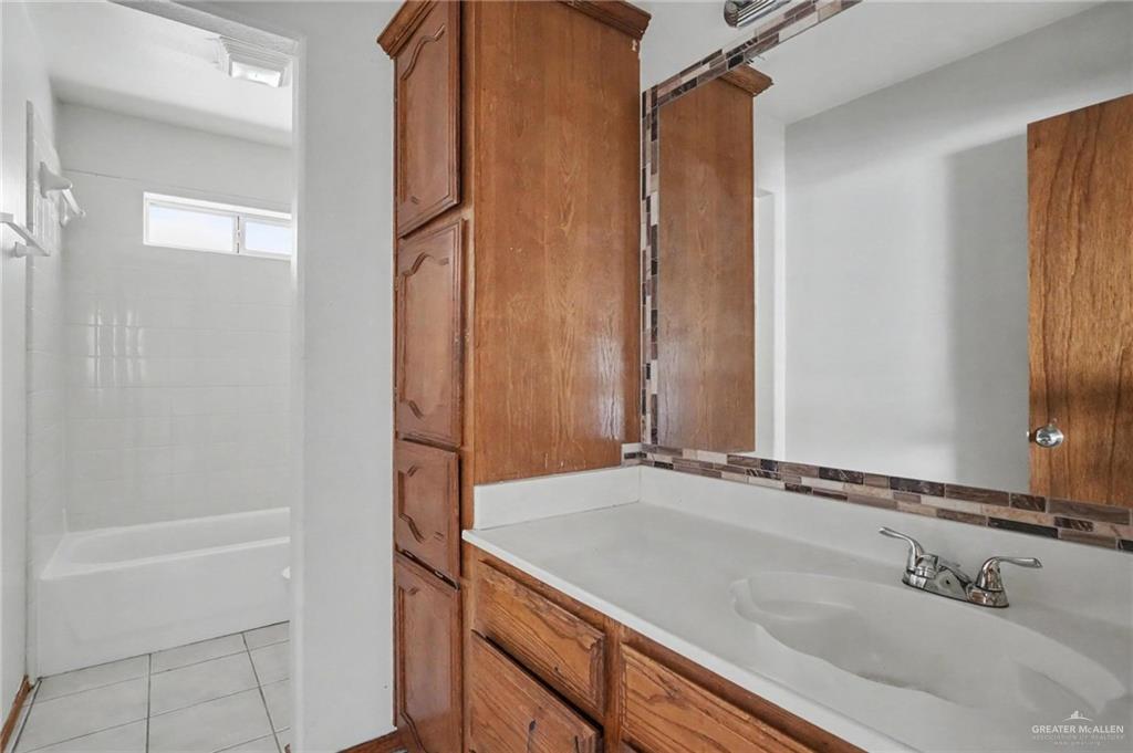 Photo 8 of 1307 Sal Street