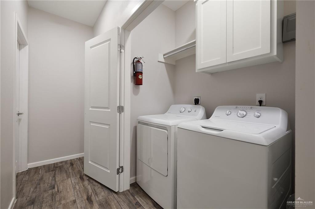 Photo 8 of 5805 Sandpiper Avenue #4