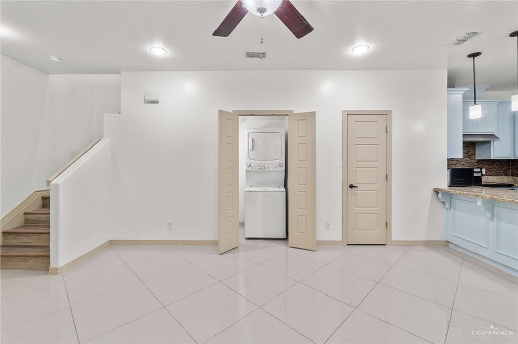 Photo 6 of 1200 Pineridge Avenue #4