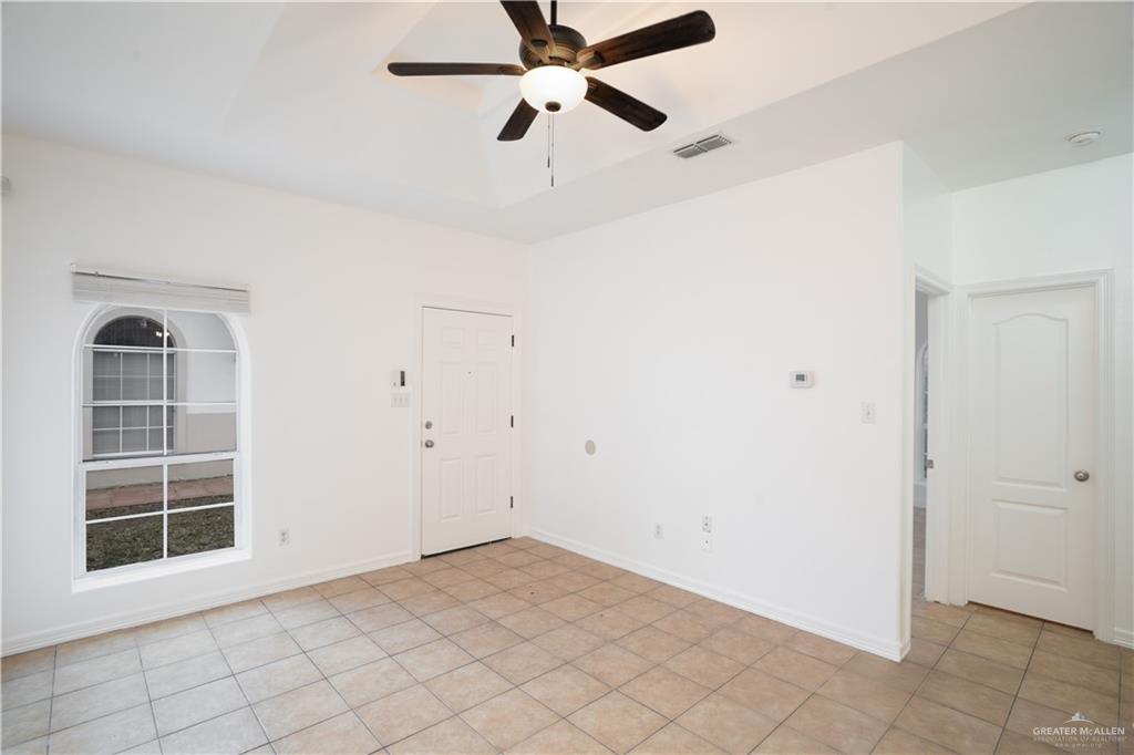 Photo 5 of 604 Buena Vista Drive