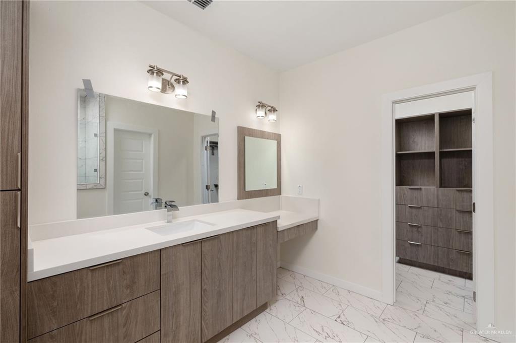 Photo 7 of 230 Longoria Drive