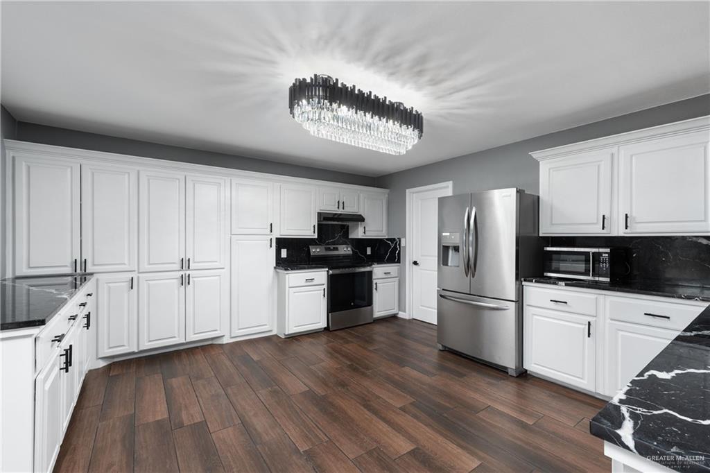 Photo 8 of 3925 Teal Avenue