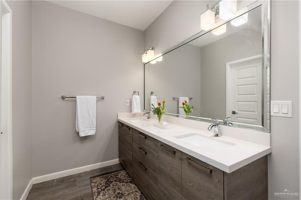Photo 9 of 5816 Pelican Avenue