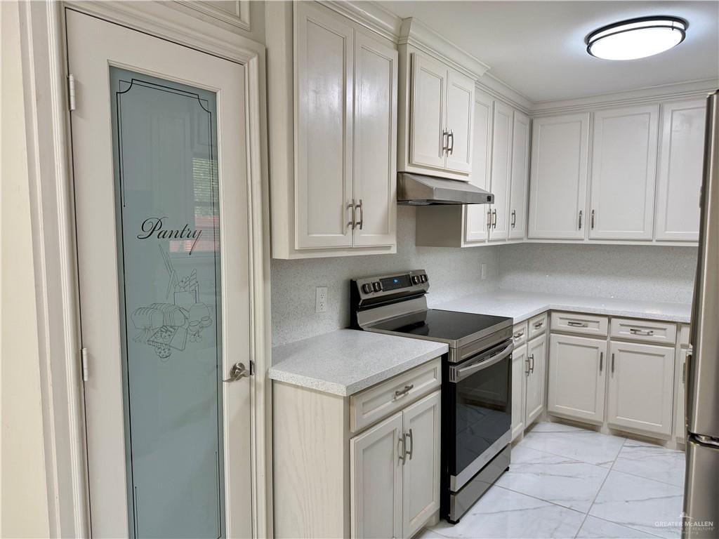 Photo 3 of 200 Camellia Avenue