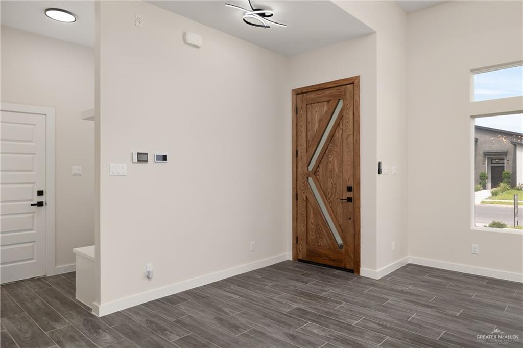 Photo 2 of 2907 Dhalia Drive