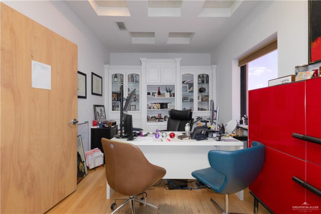 Photo 11 of 2721 Fountain Plaza Boulevard #Suite A
