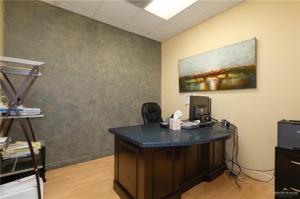 Photo 5 of 2721 Fountain Plaza Boulevard #Suite A