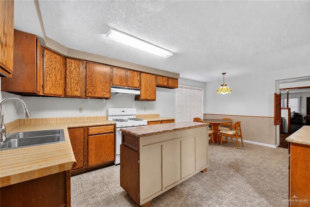 Photo 8 of 415 Doherty Avenue