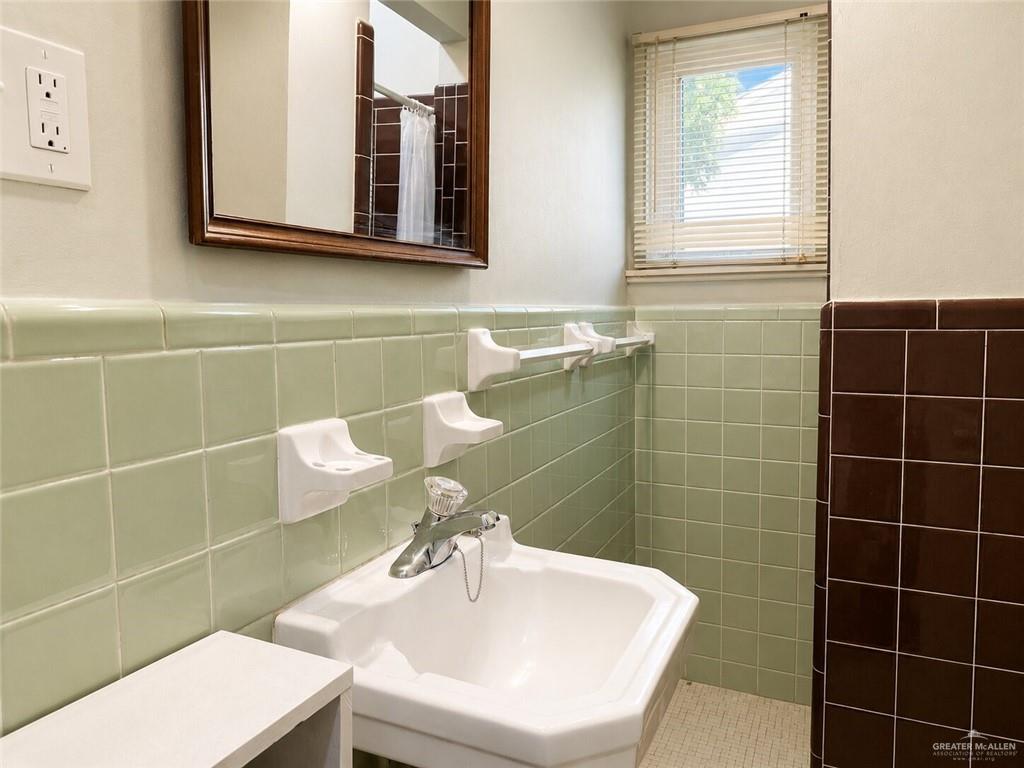 Photo 20 of 408 Violet Street