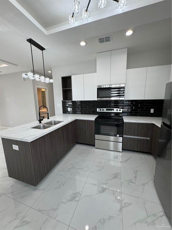 Photo 3 of 5712 Northwestern Avenue #4