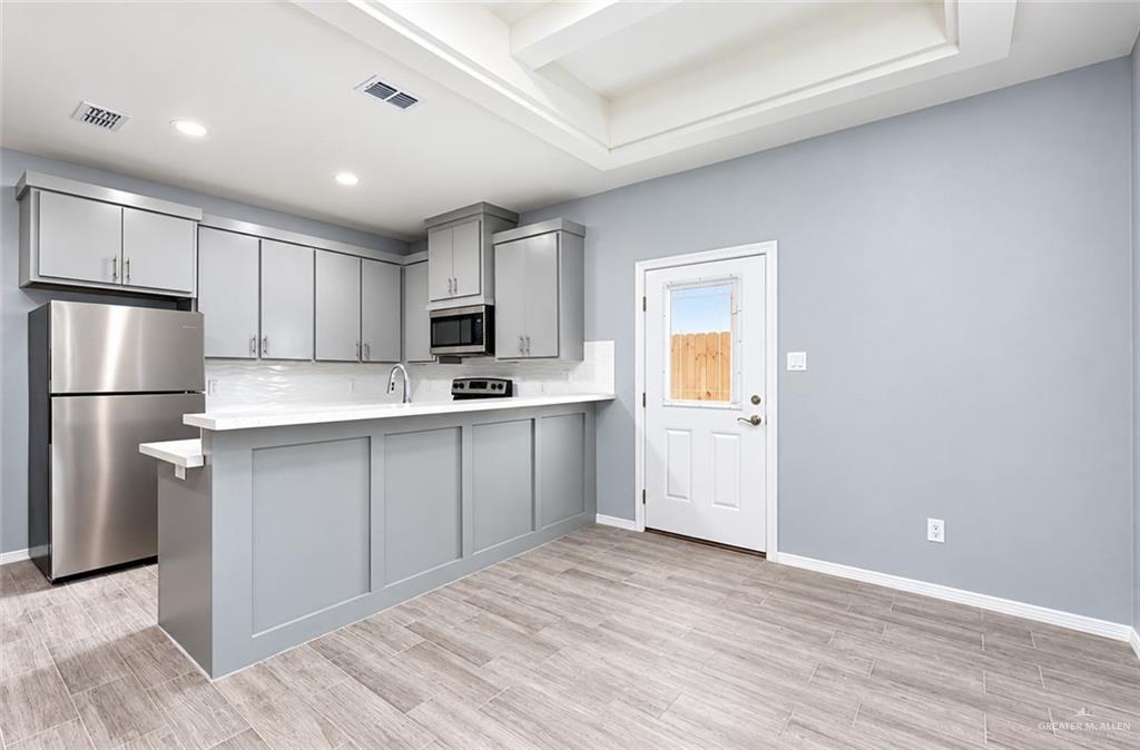 Photo 3 of 421 Acacia #2