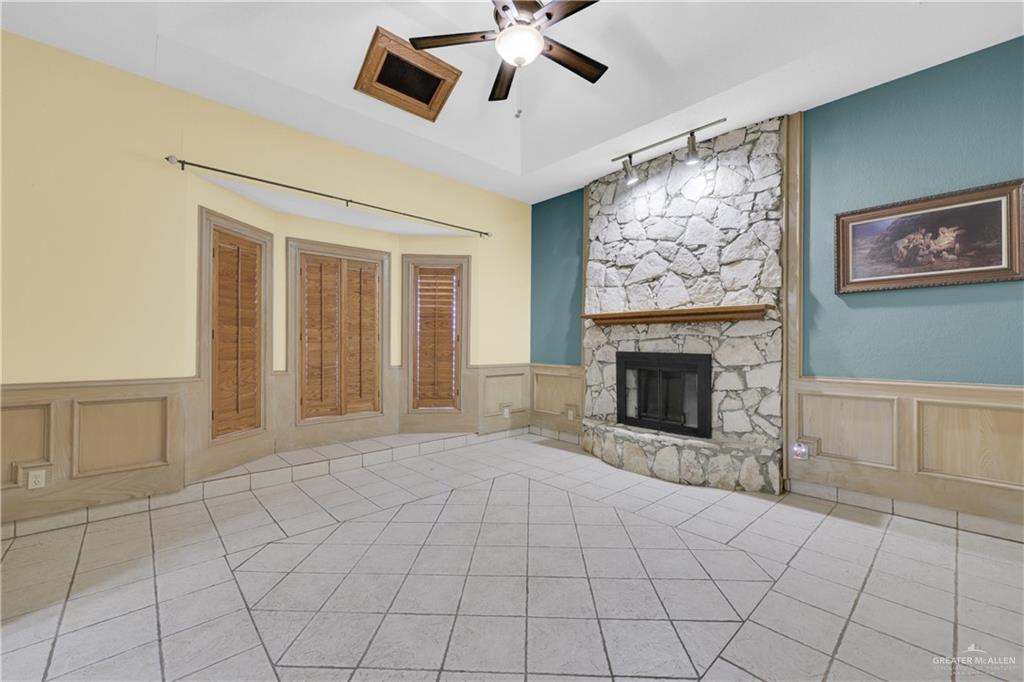 Photo 4 of 801 Meadow Wood Drive