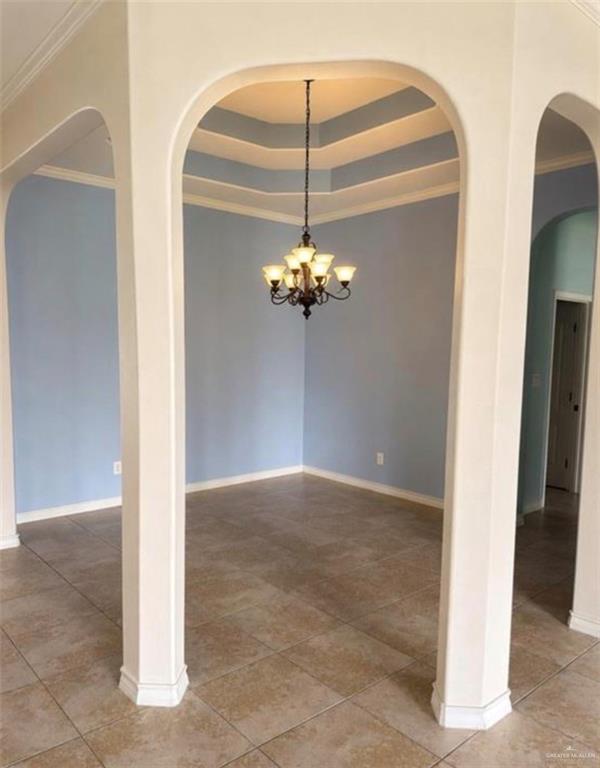 Photo 3 of 1805 Queens Avenue