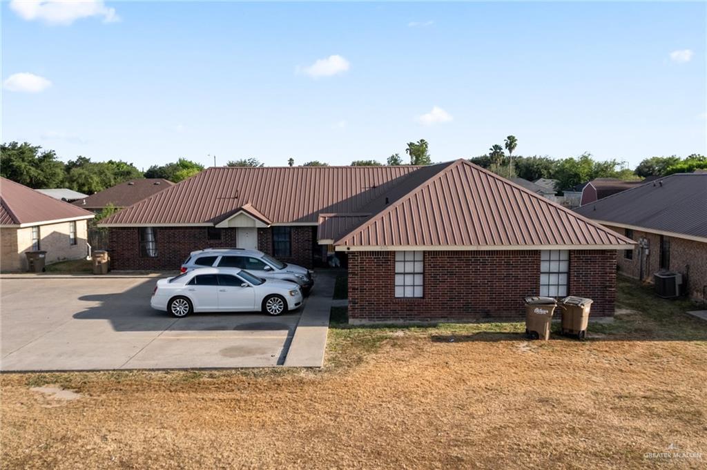 Photo 1 of 405 Date Palm Street, Donna