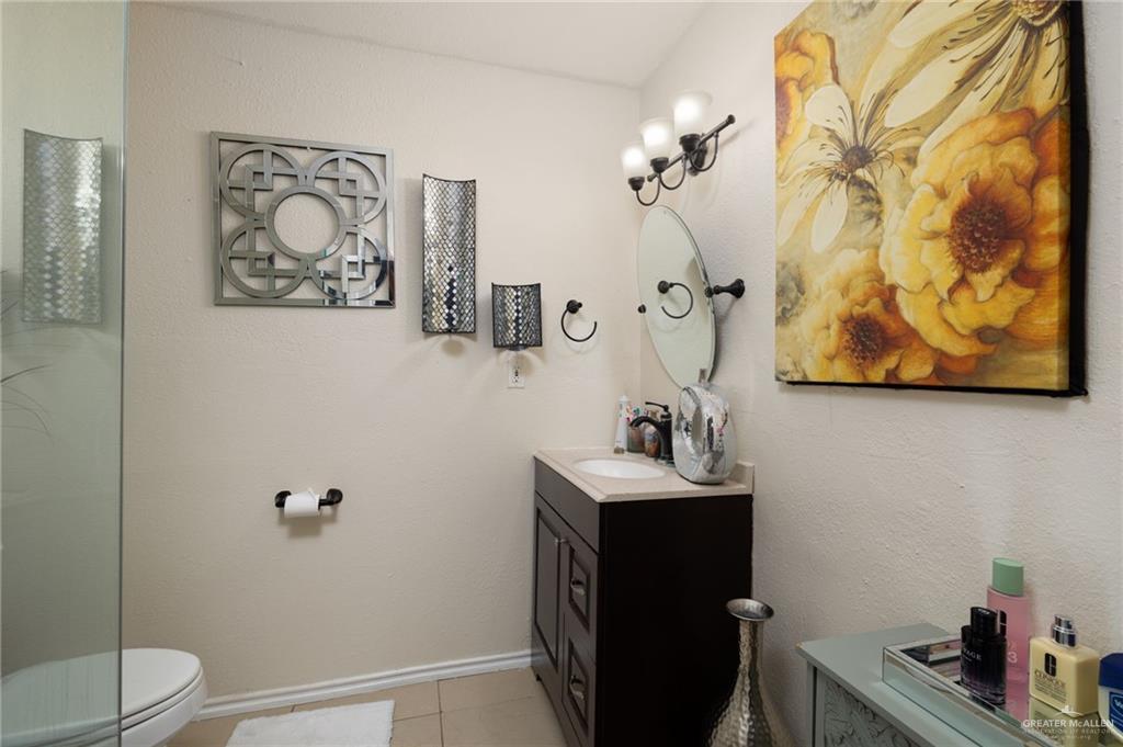 Photo 10 of 1222 Bluebonnet Street